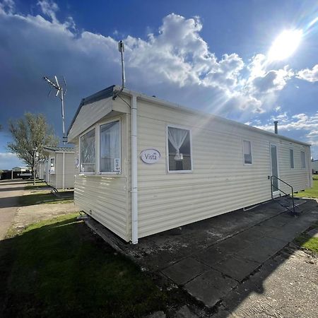 Lovely 8 Berth Caravan At St Osyth Beach Holiday Park Ref 28101G Clacton-on-Sea Exterior photo