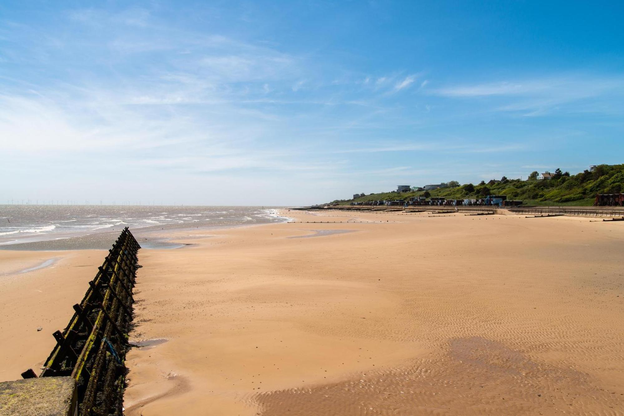 Lovely 8 Berth Caravan At St Osyth Beach Holiday Park Ref 28101G Clacton-on-Sea Exterior photo