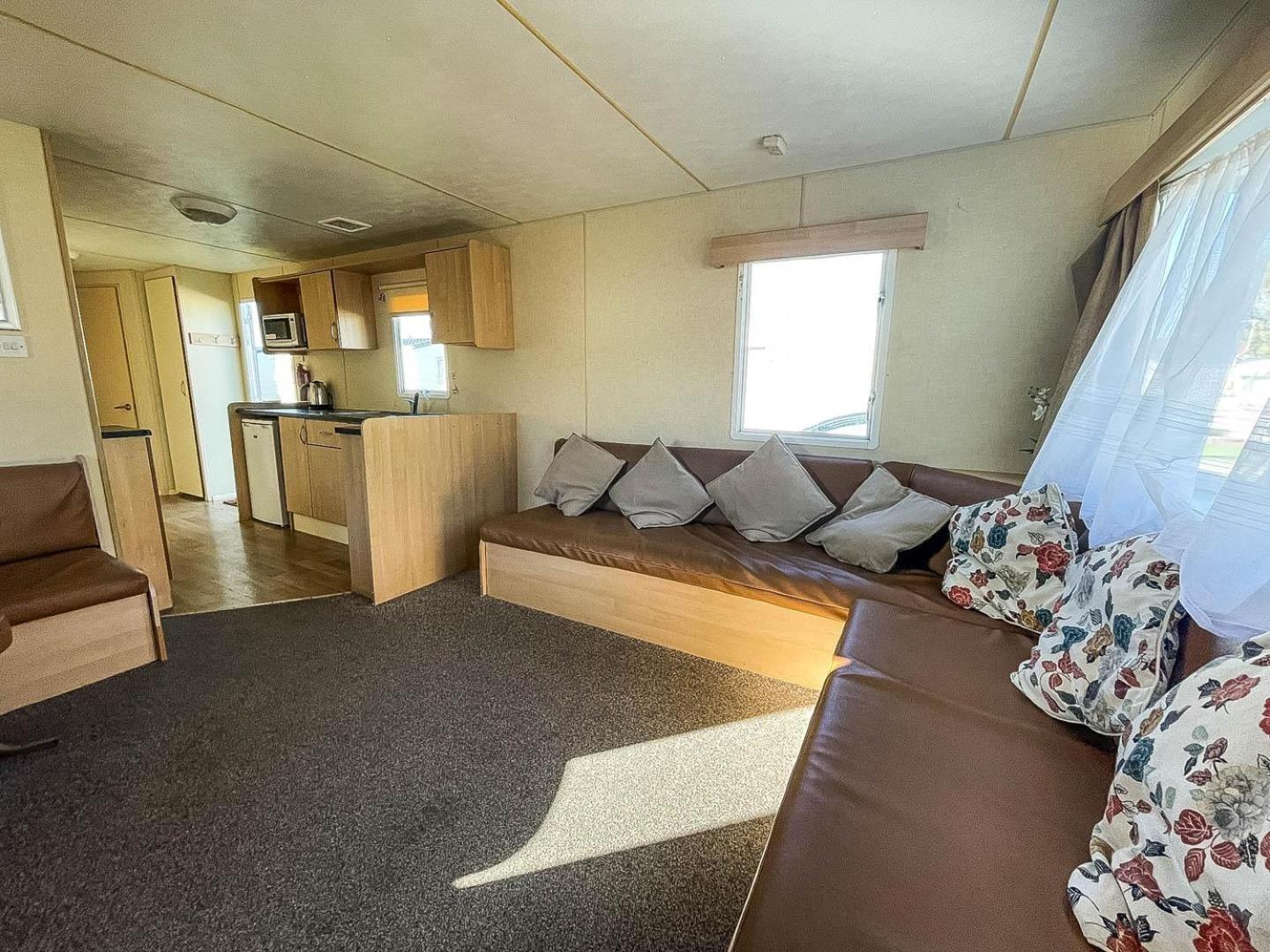 Lovely 8 Berth Caravan At St Osyth Beach Holiday Park Ref 28101G Clacton-on-Sea Exterior photo